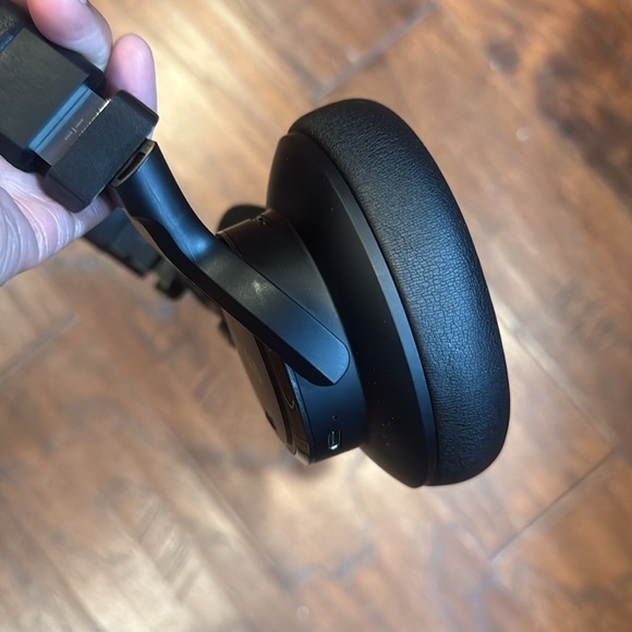 Black Wireless Bluetooth Headphones - Great Condition - Picture 4 of 8